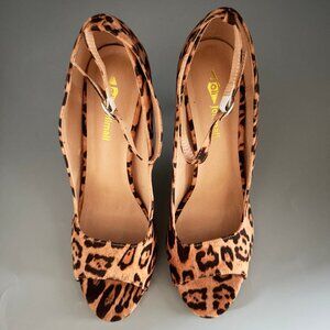 Jolimall women’s leopard print ankle strap heels.